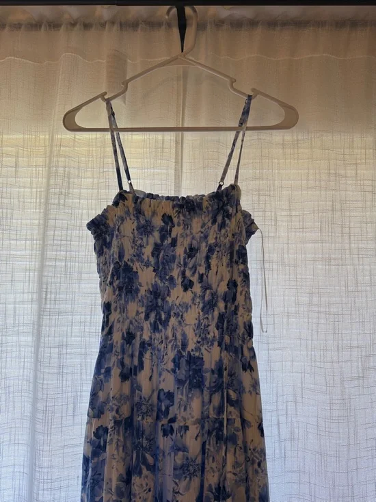 Abercrombie & Fitch Blue and White Floral Maxi Dress - Picture 4 of 6